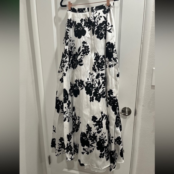 Windsor two piece gown - Picture 6 of 6